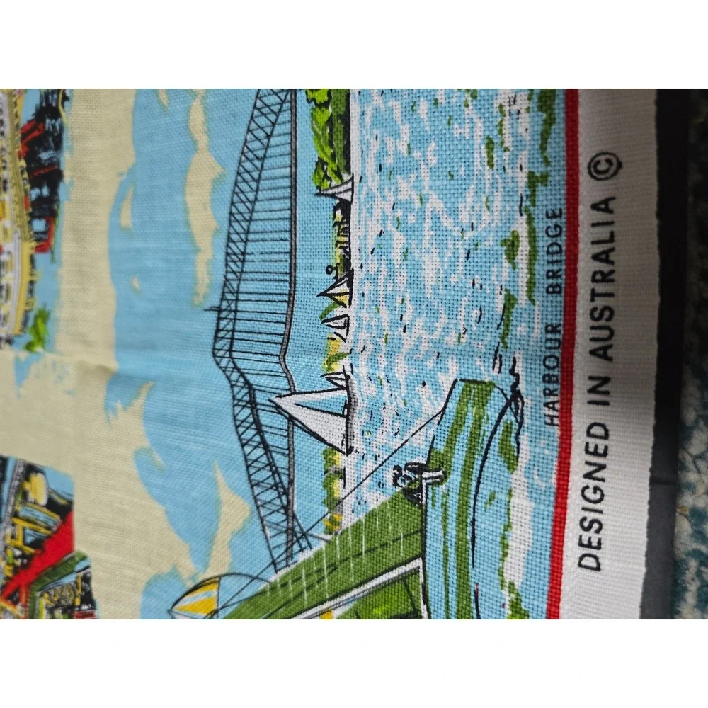 Unique Australian tea towel, 19x30,Bright‎ Colors excellent condition ships fast